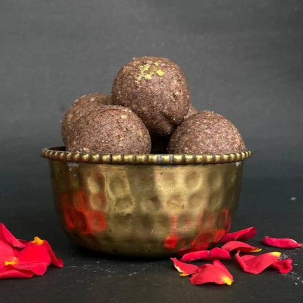 नाचणी गुळ लाडू/ (Ragi Laddoo with Jaggery)